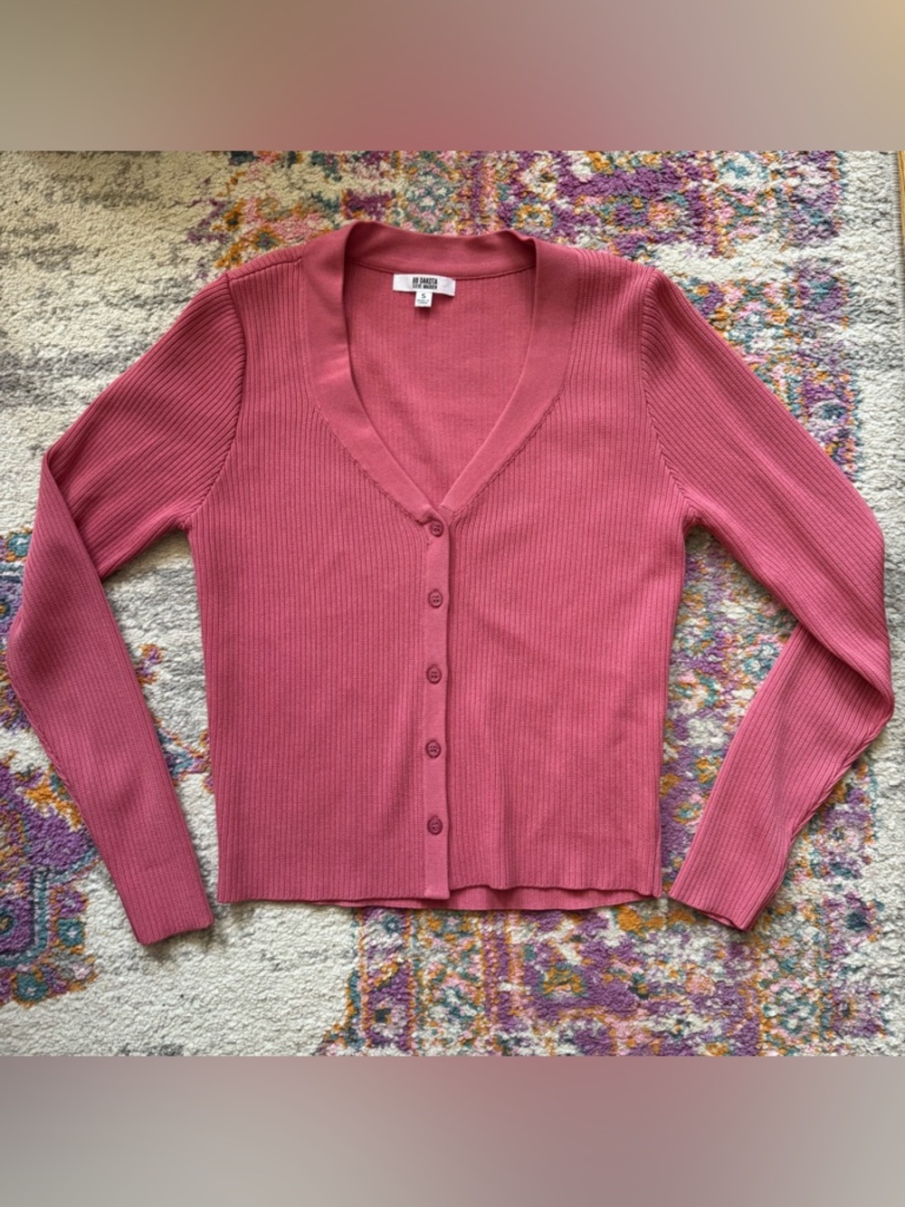 BB Dakota Sweater Womens Small Pink Ribbed Steve Madden Button Front V Neck